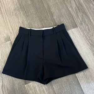 ARITZIA // EFFORTLESS SHORT MINI